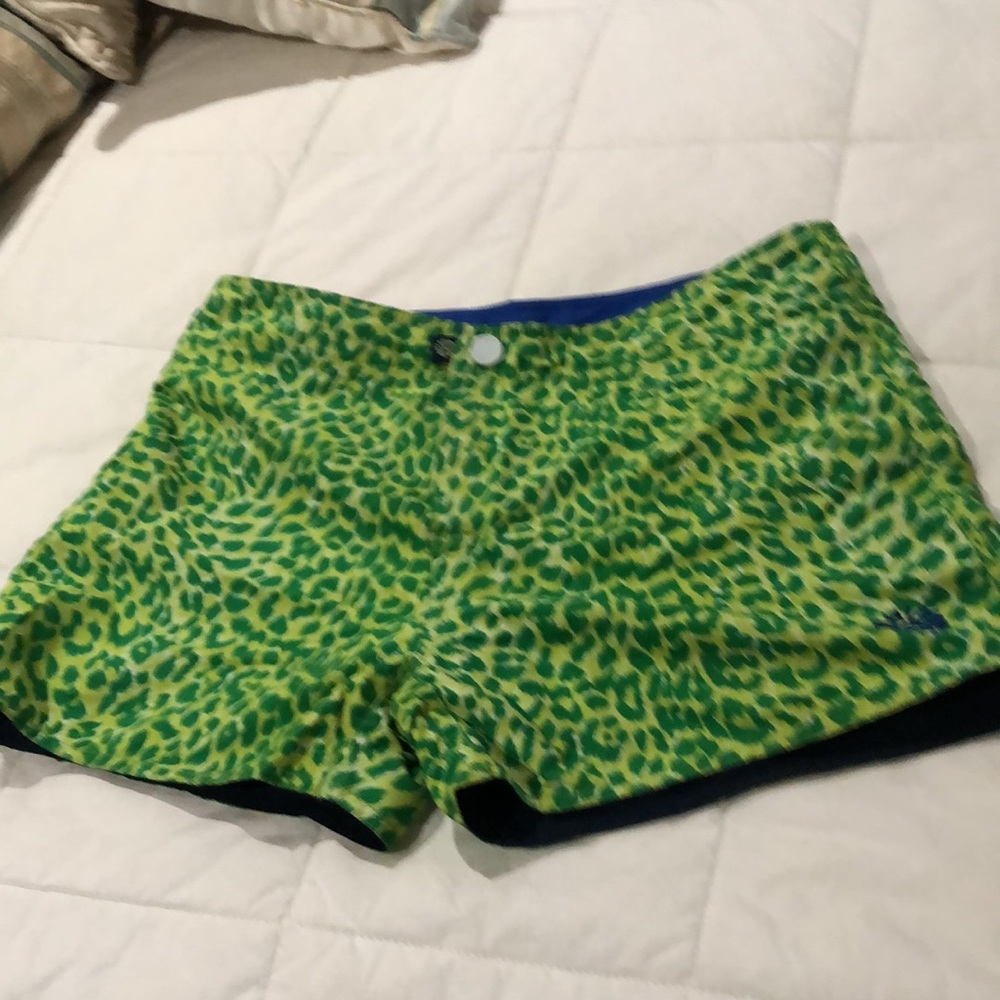 NWOT reversible shorts 2 in 1